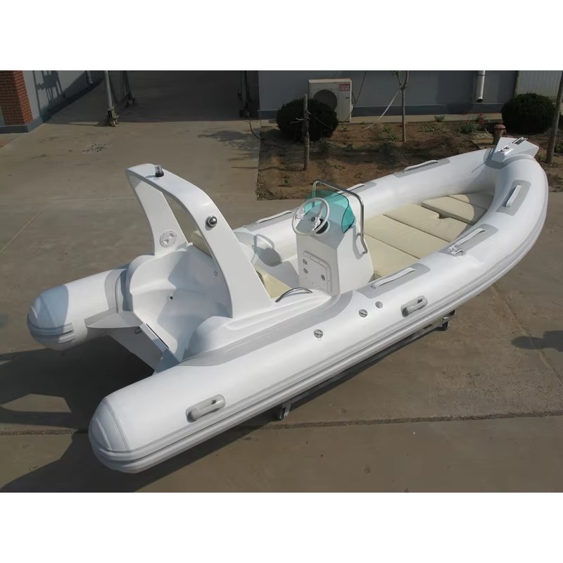 RIB520C 6-Person Center Consol - Outdoor Sports Center recension och pris